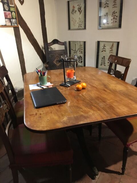 Table � manger style R�gence en acajou, 19�me
2450 Souvigny-en-Sologne (41)