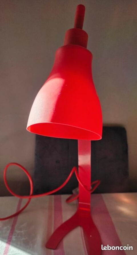 lampe de bureau rouge 2 Le Barcar�s (66)