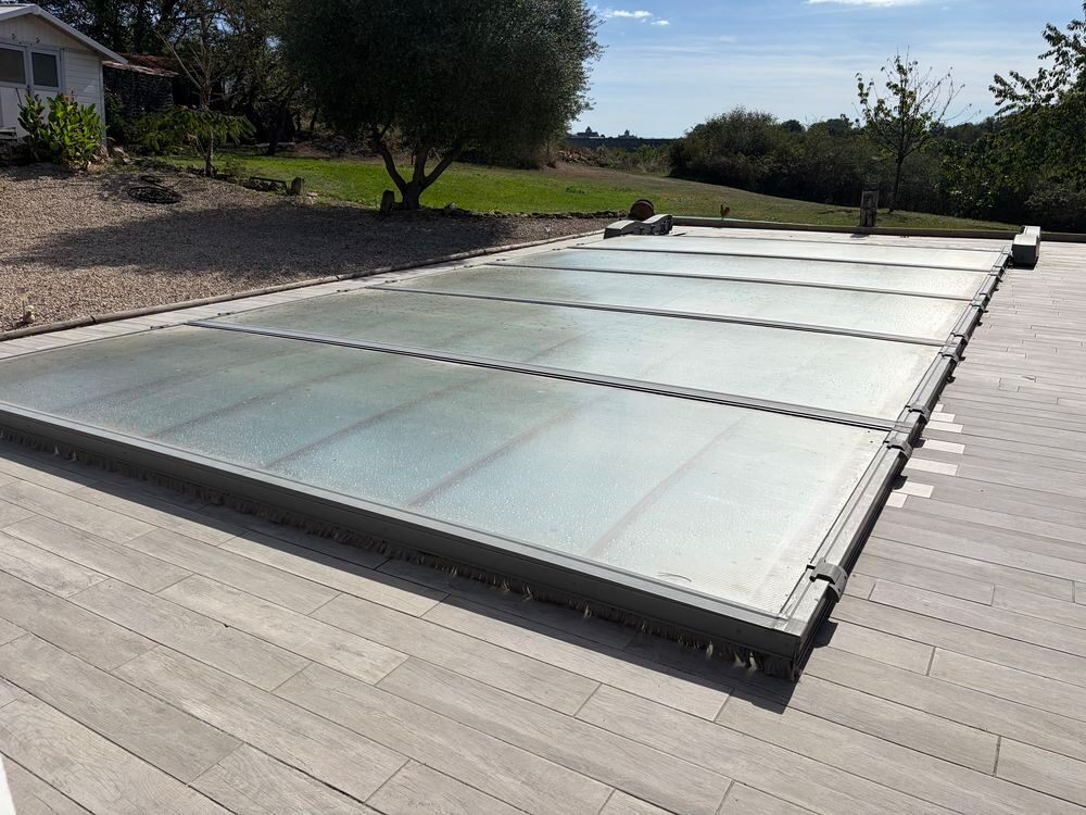 AFFAIRE Abri piscine motoris&eacute; Abrisud 5m50x4m50 Jardin