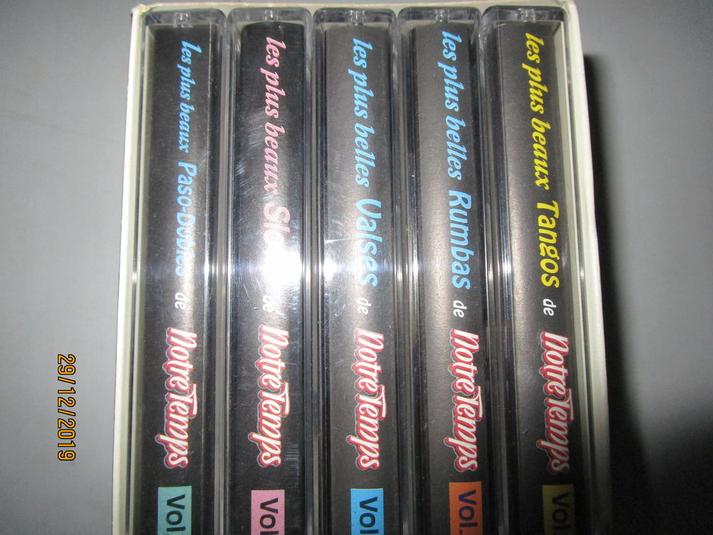 lot de 6 cassettes audio danses CD et vinyles