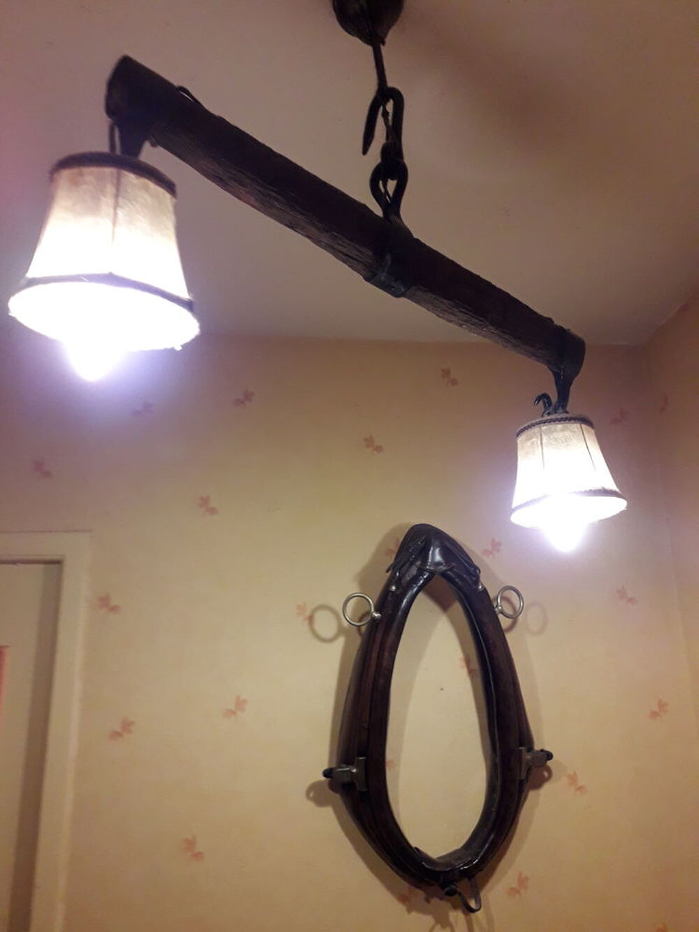 Banquette de t&eacute;l&eacute;phone. Meubles