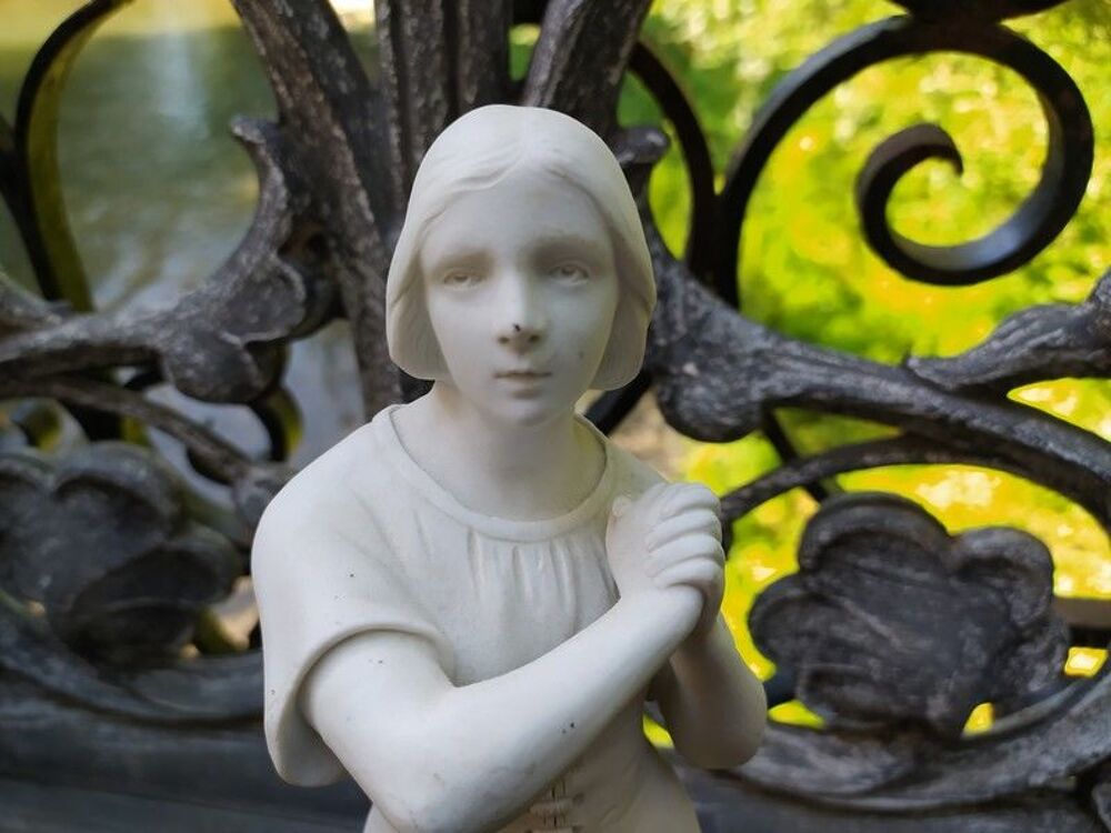 Ancienne Statue Jeanne d'Arc en Biscuit Porcelaine Fleur Lys 