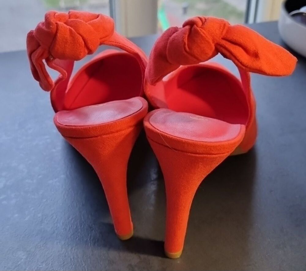 Achetez tr s jolis escarpins neuf revente cadeau annonce vente