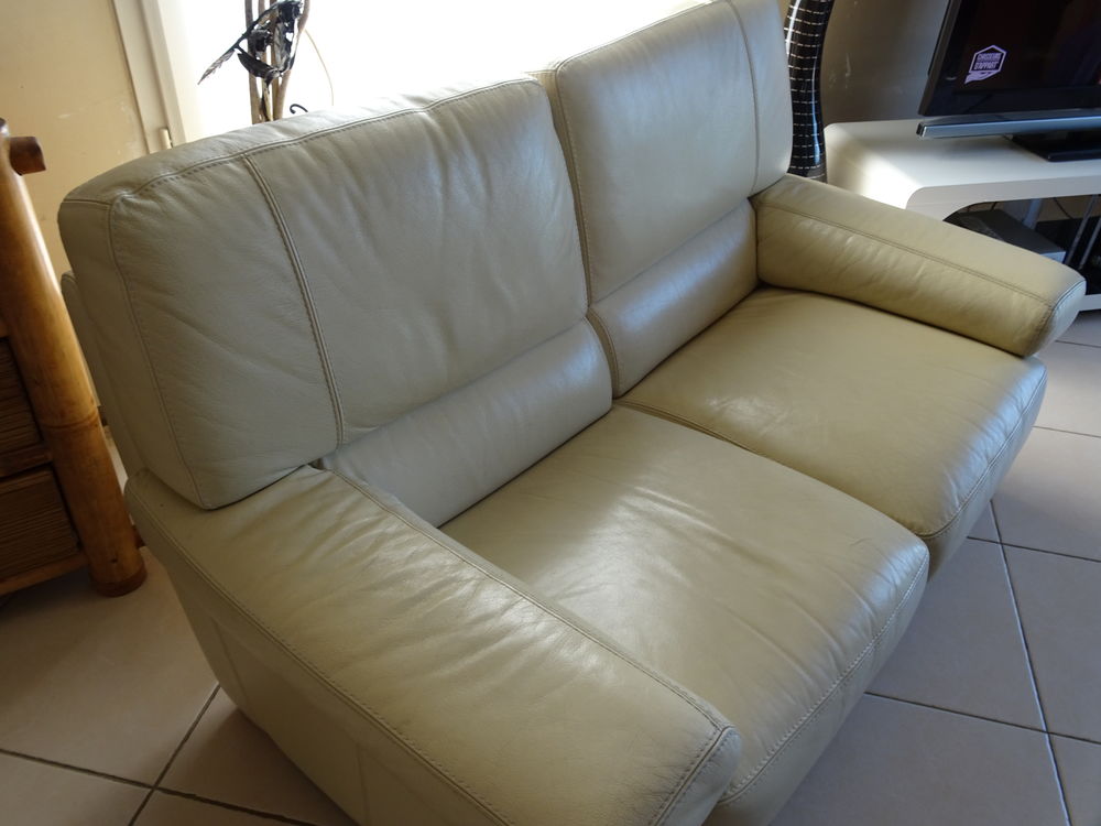 Canap&eacute; cuir beige clair Meubles