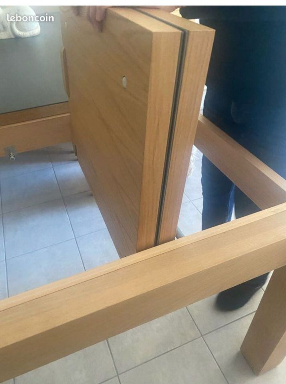 Table haut de gamme 
Meubles