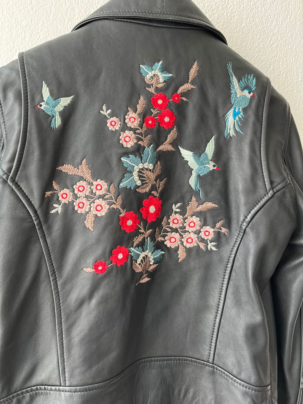 Veste cuir Zapa ( iconic &eacute;dition ). Brod&eacute;e. Taille 36 Vtements