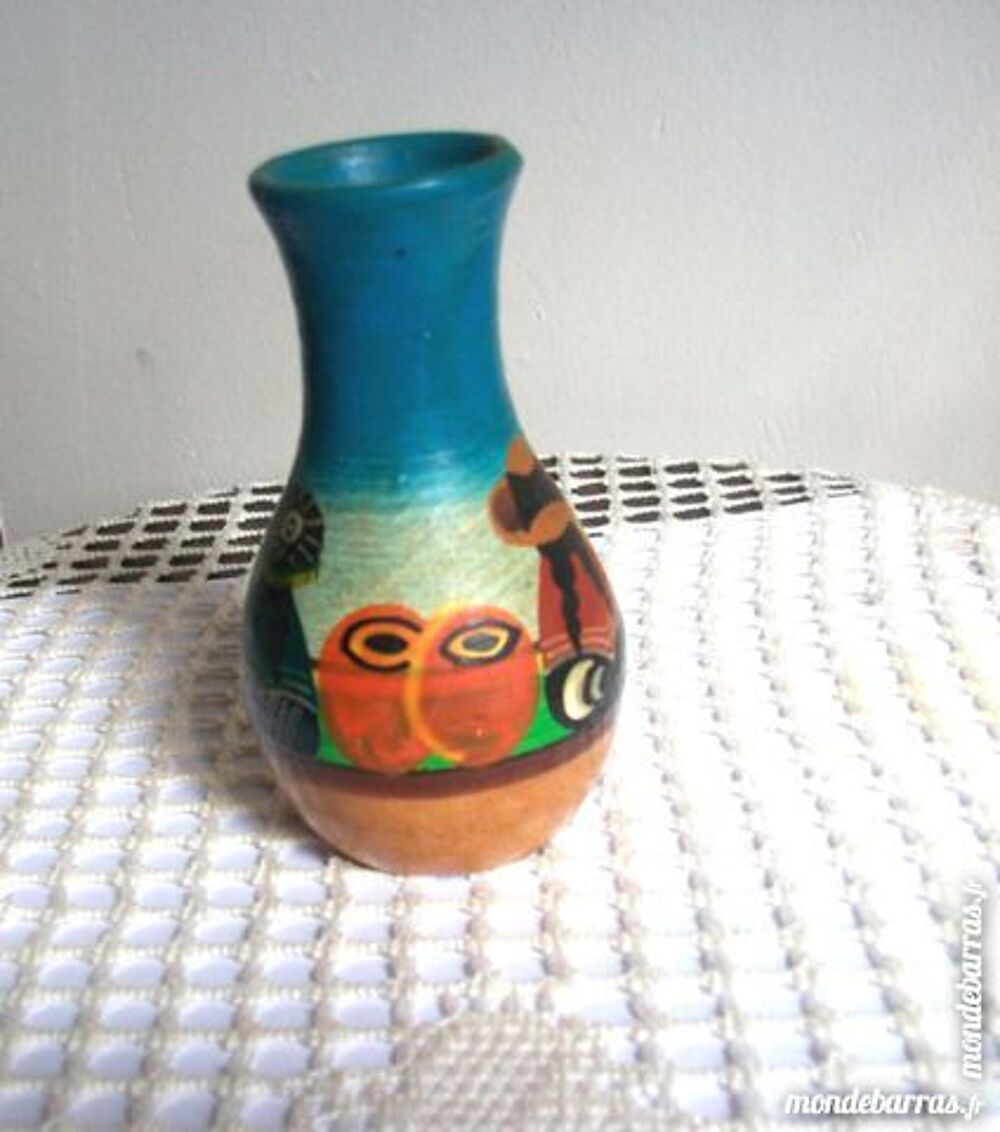 Vase c&eacute;ramique bleu fille P&eacute;rou artisanat Collection Décoration