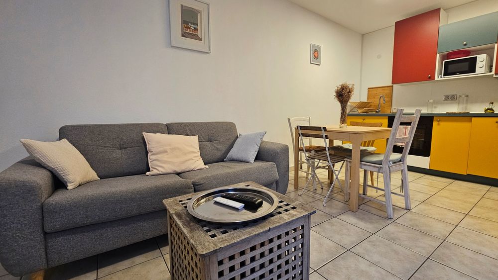 Location Appartement Joli F2 Meublé avec petite terrasse au centre de Sète Sète