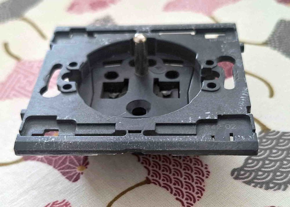 Prise 2 p&ocirc;les + terre 16 amp&egrave;res Bricolage