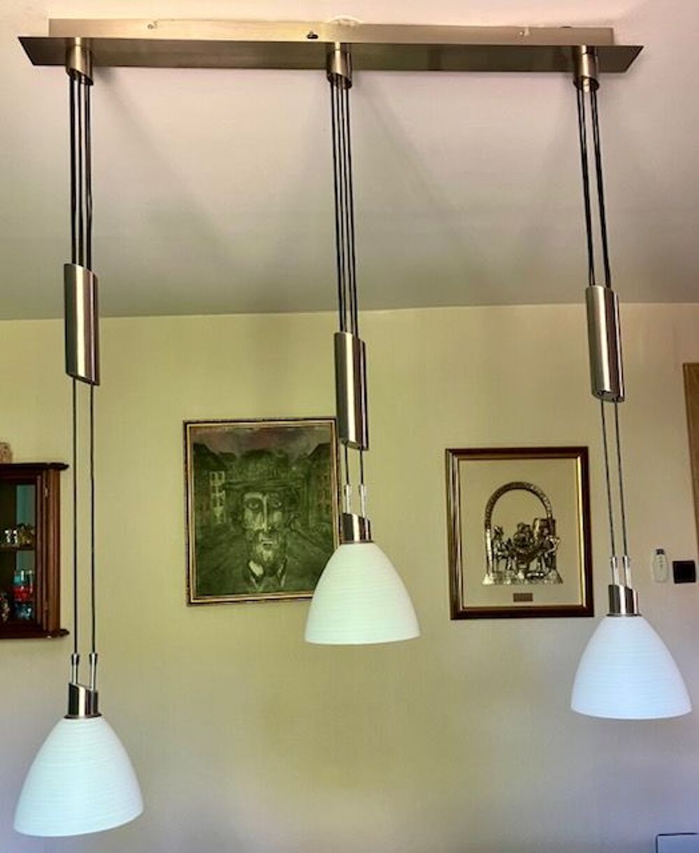 Suspension luminaire
en m&eacute;tal chrom&eacute; de style moderne Décoration