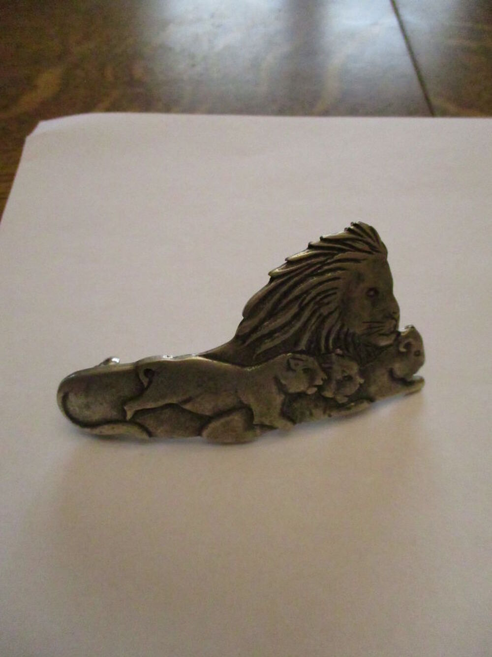 2 pinces &agrave; cheveux une lion et un chevaux. made in France Bijoux et montres