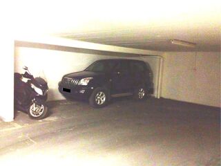  Parking / Garage à louer 17 m²