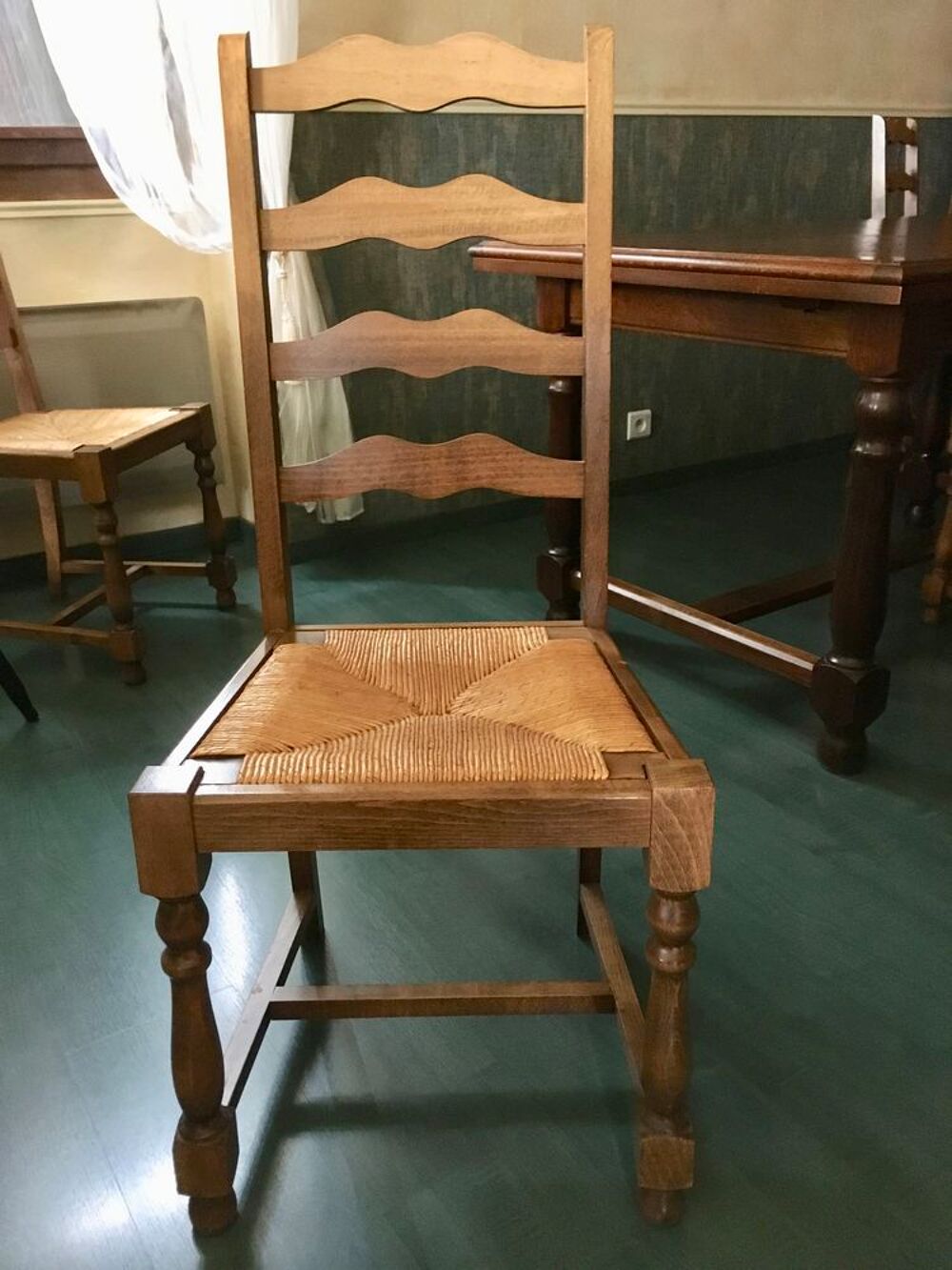 table de salle &agrave; manger et chaises Meubles