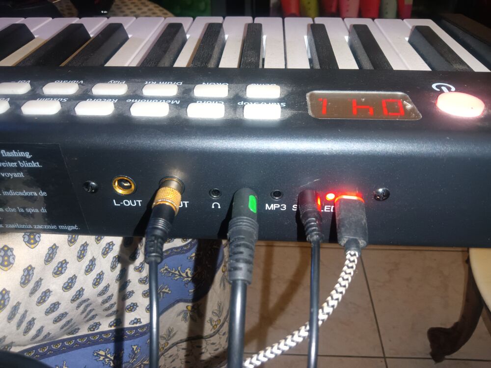  instrument synth&eacute; neuf plus micro et carte son a saisir Instruments de musique