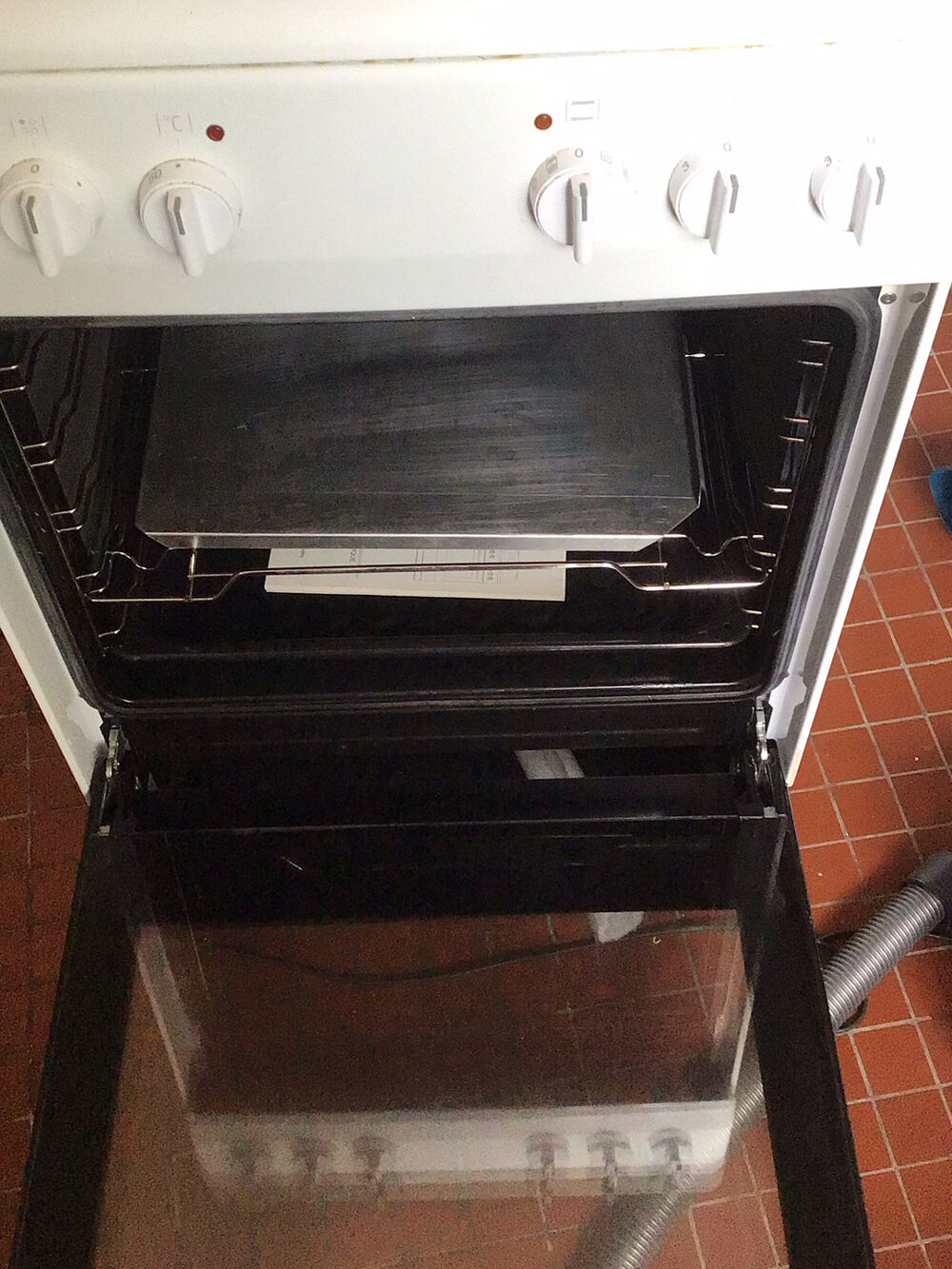 Cuisini&egrave;re, vitroc&eacute;ramique Thomson
Electroménager