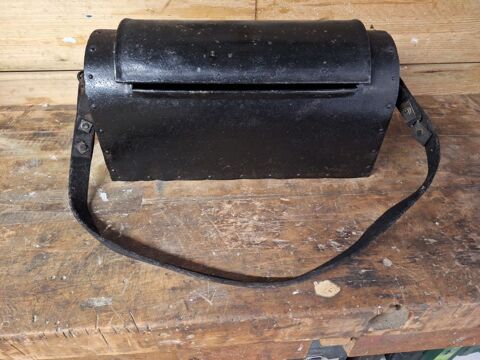 caisse plombier ancienne Melrand (56)