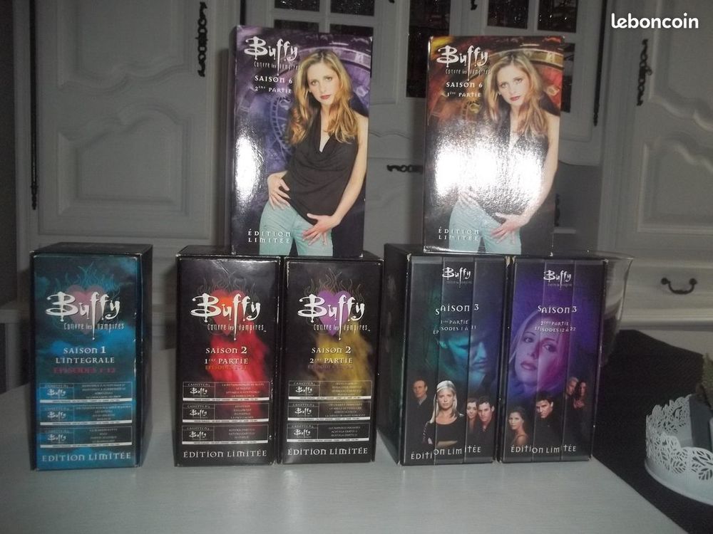 Coffret buffy en cassette VHS saison 1 et 2 et 3 et 6 DVD et blu-ray