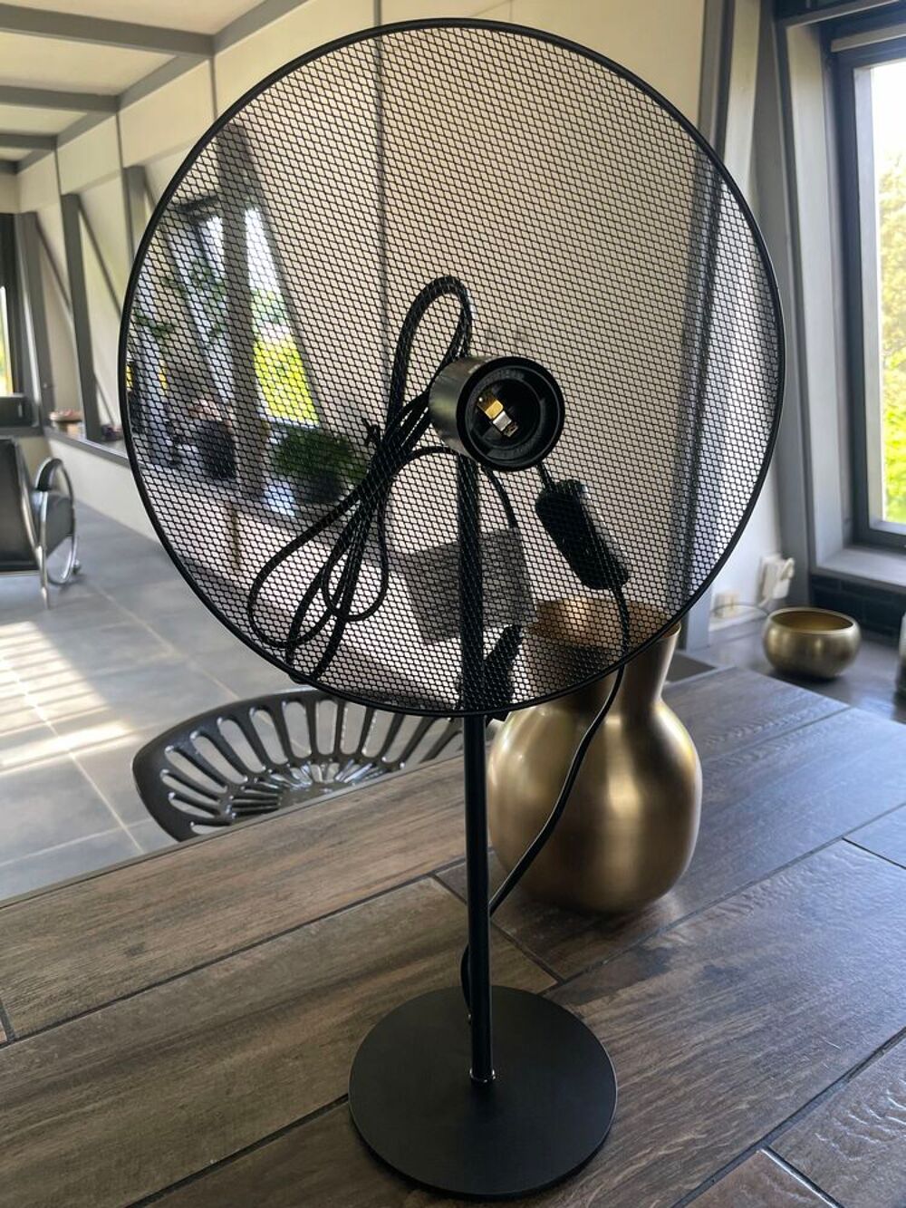 lampe design noir en m&eacute;tal Décoration