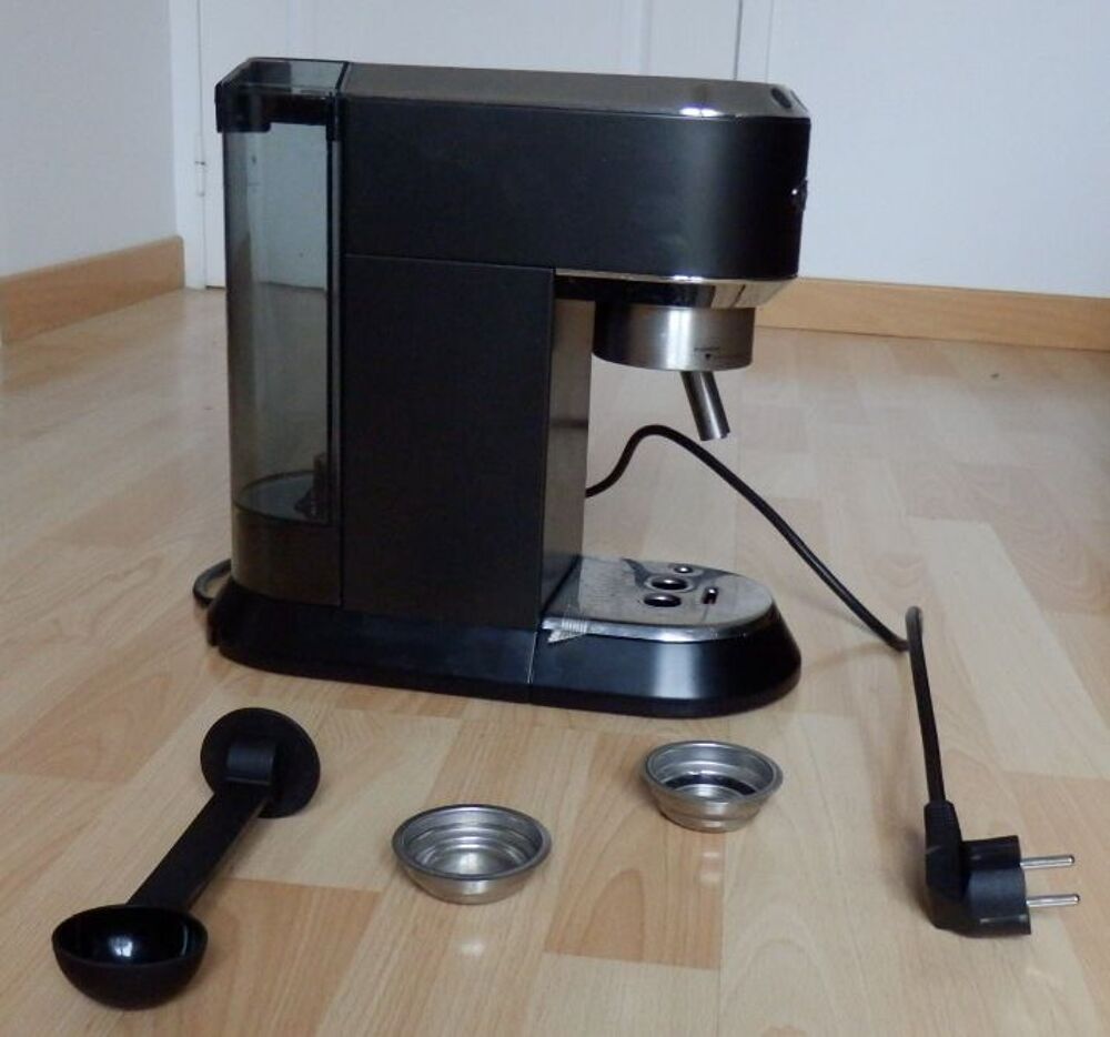 Machine &agrave; expresso Delonghi EC695.BK Dedica noir : Tr&egrave;s bon Electroménager