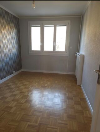  Appartement � vendre 4 pi�ces 77 m� Saint-priest