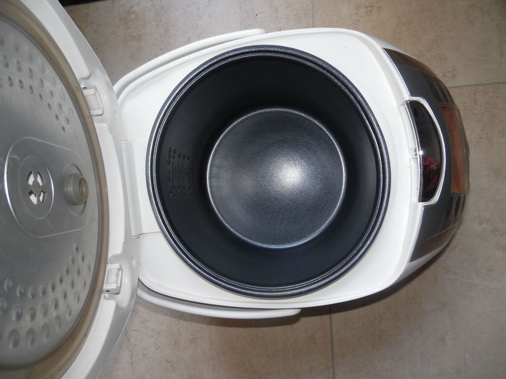 MULTICUISEUR NEUF Electroménager