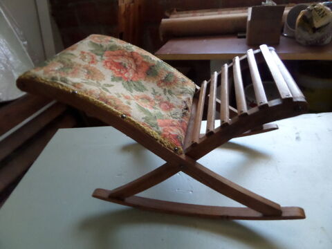 Repose pieds ancien, monture bois, habillage tissus 20 Eauze (32)