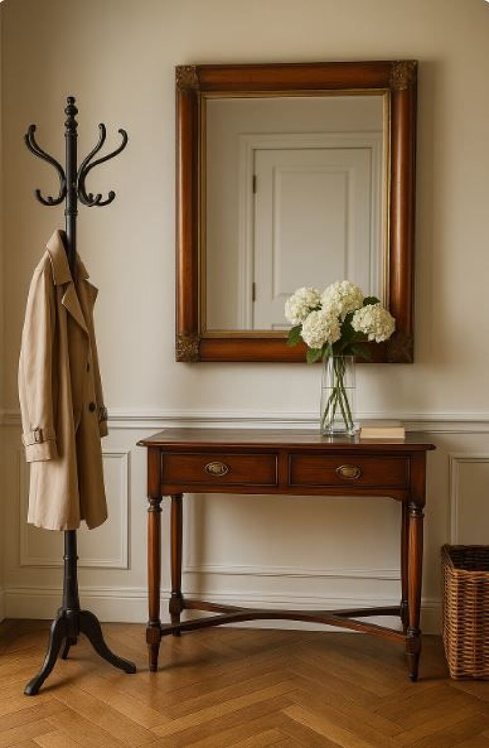 Miroir mural en bois dor&eacute; esprit classique chic Décoration