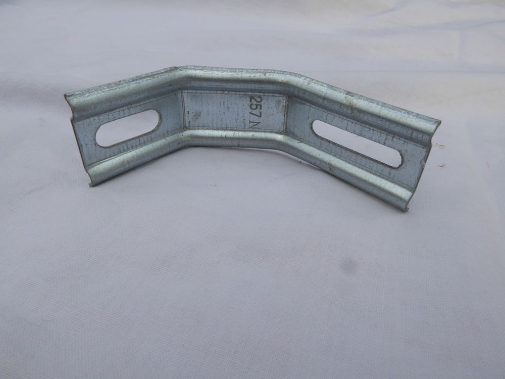 Equerre pour pose de menuiserie Bricolage