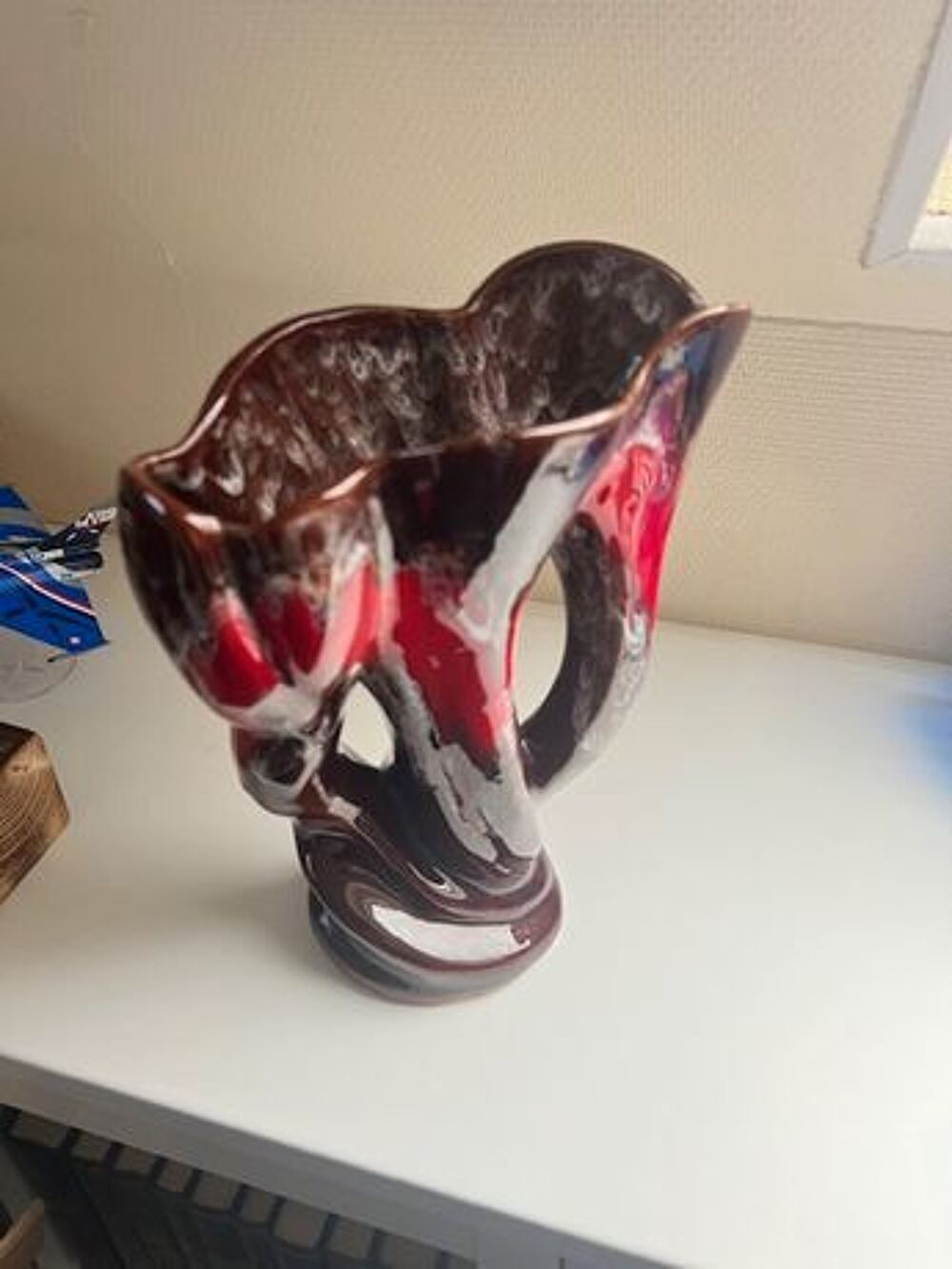 Grand vase avec 2 anses sign&eacute; Vallauris Décoration