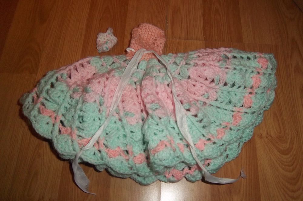 Robe crochet laine bleu et rose et petit sac Jeux / jouets