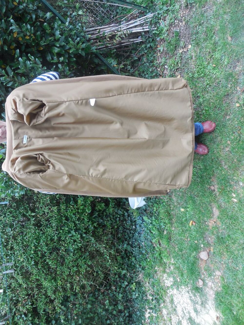 MANTEAU MARQUE SAMANTA. Vêtements