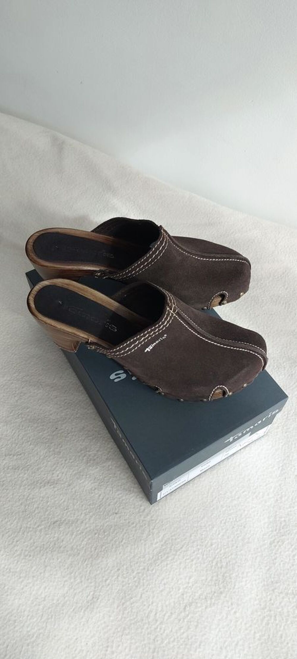 Sabots en cro&ucirc;te de cuir marron Tamaris Chaussures