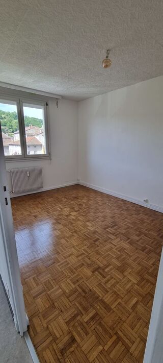  Appartement à louer 4 pièces 72 m² Tarare