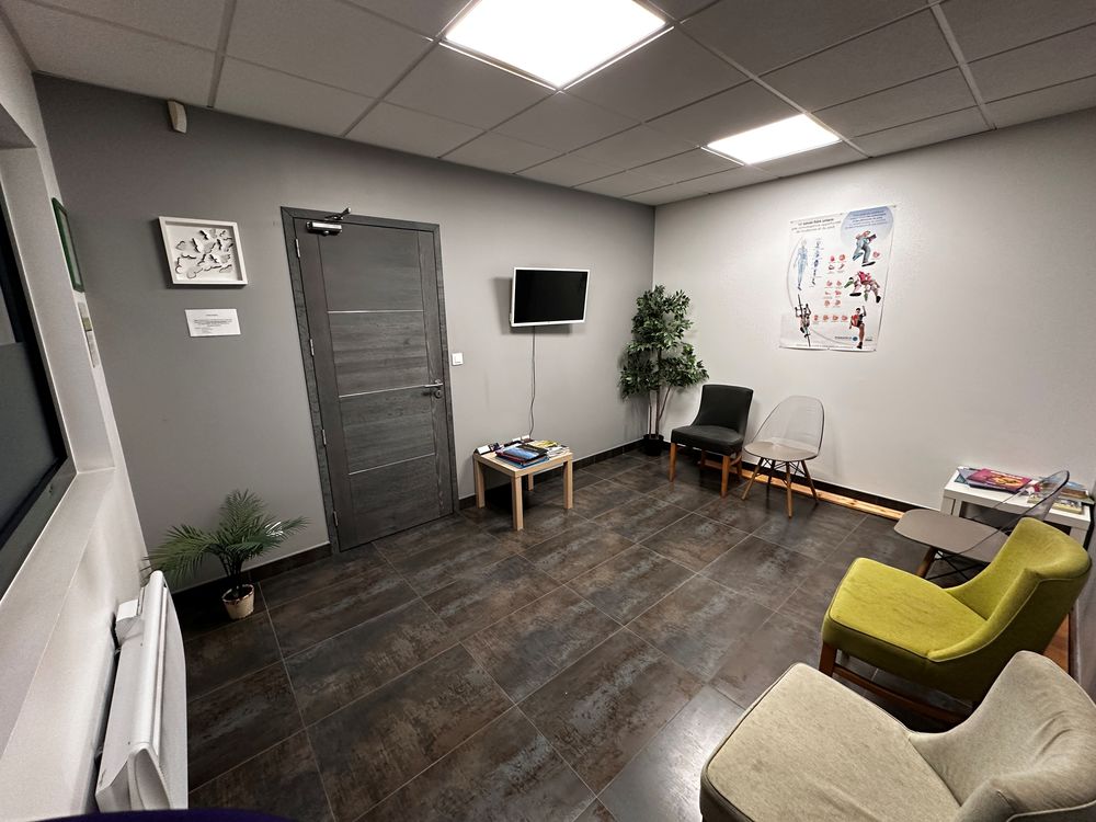 Location Autre LOCAUX PROFESSIONNELS 68 m² VIVIERS DU LAC Viviers-du-lac