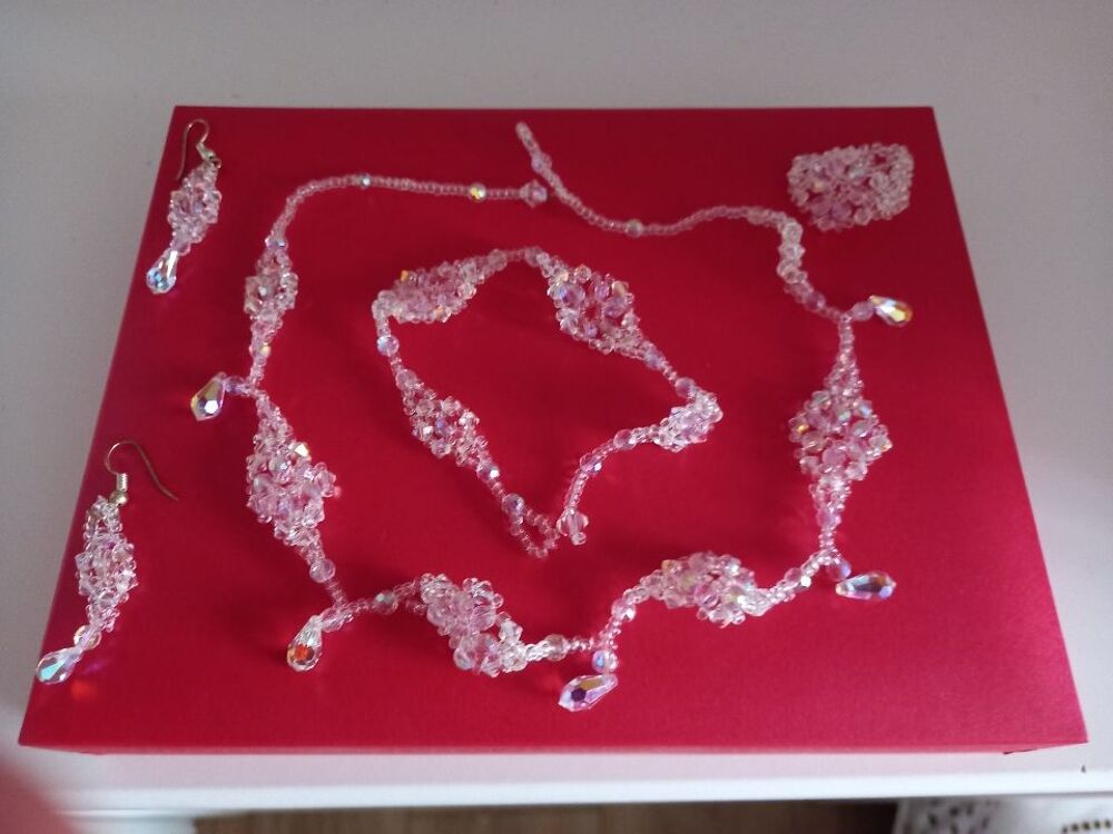 PARURE DE BIJOUX EN PERLES FAIT MAIN Bijoux et montres