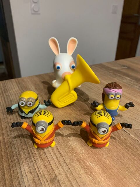 5 Figurines     Minions    6 Saleilles (66)