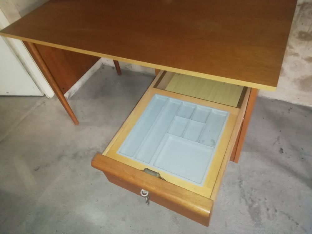 Beau bureau ancien bois massif Meubles