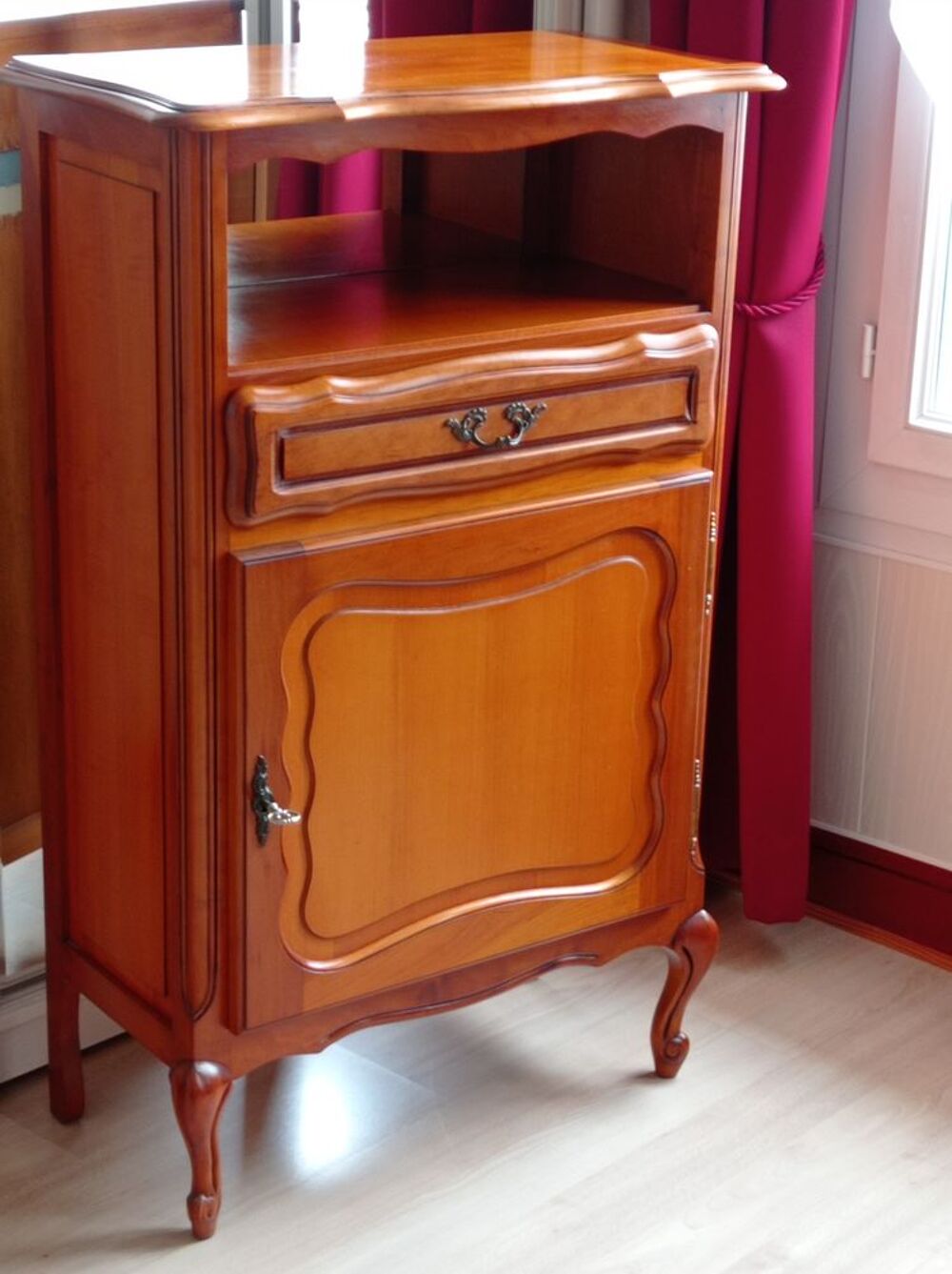 Commode en merisier Meubles