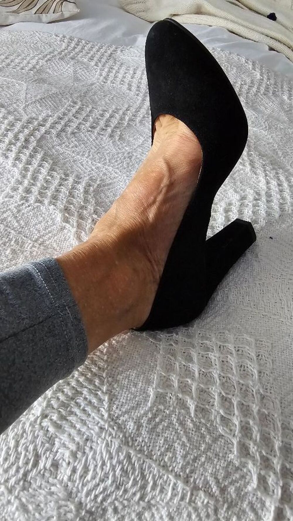 Escarpin Femme tout cuir int&eacute;rieur cuir, dessus daim T.39.
Chaussures