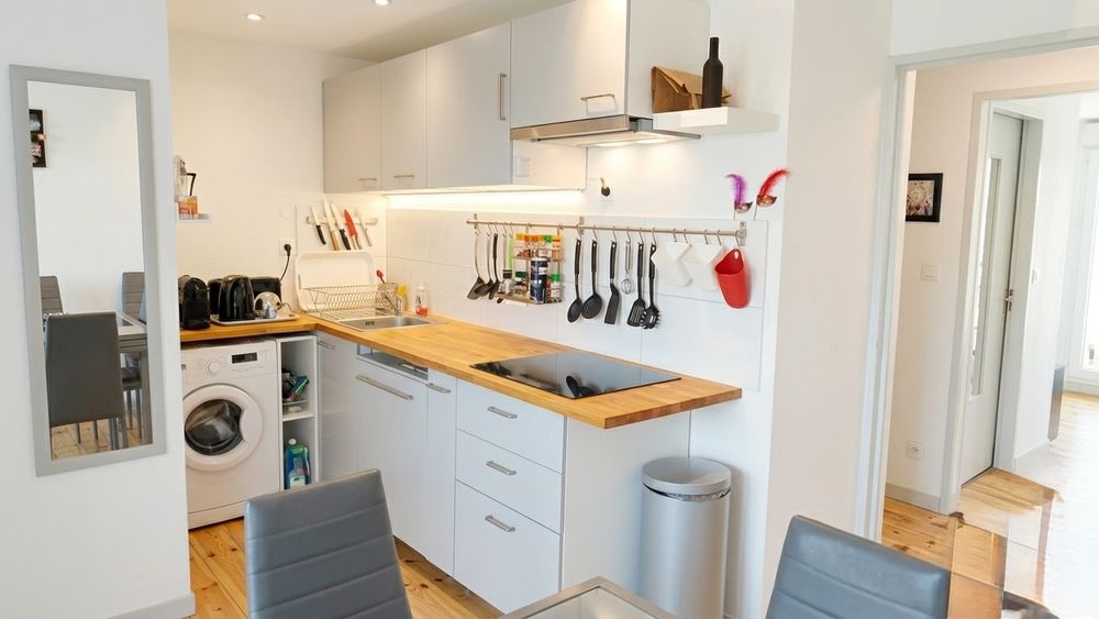 Vente Appartement LE CAP D'AGDE : Secteur des falaises proche plage de la Grande Conque: Appartement 2 pièces + loggia vitrée. ( Très bon état général vendu meublé et équipé ). Le cap d agde