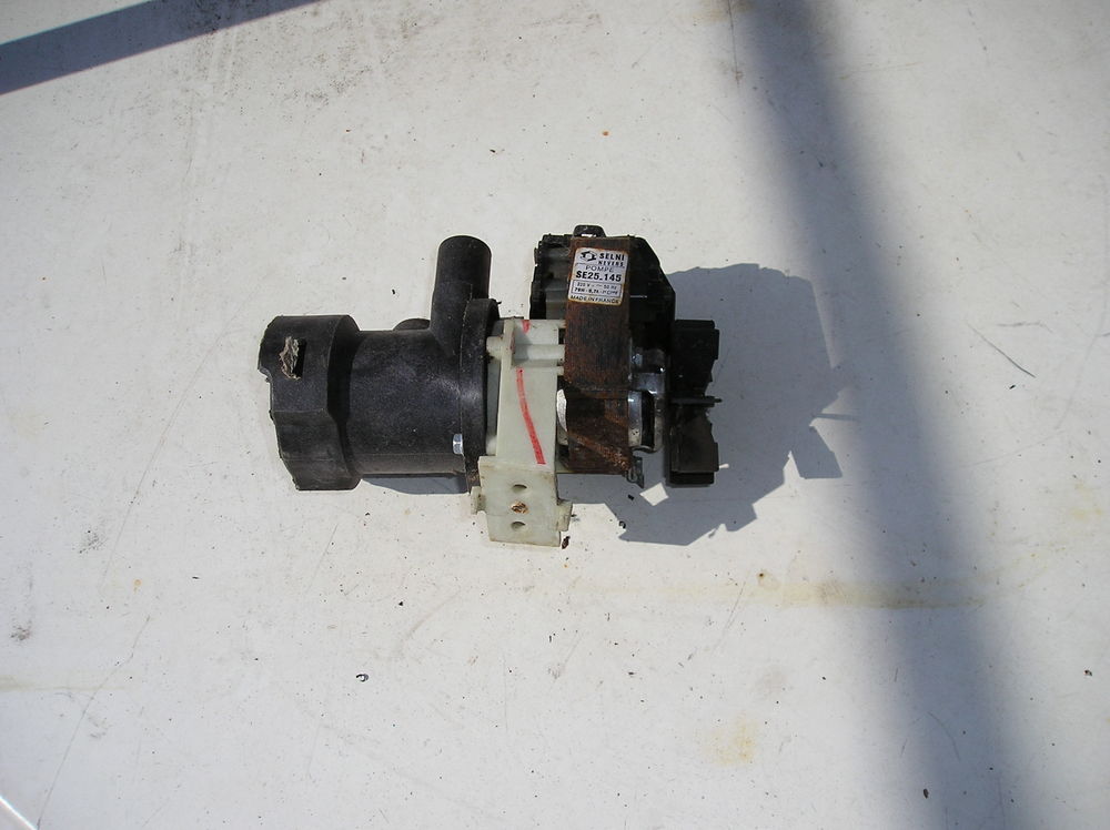 Pompe de vidange pour lave-linge Fagor ?Brandt
Bricolage