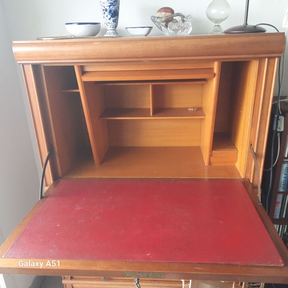 Buffet en bois avec rangements vitr&eacute;s de marque MD Meubles