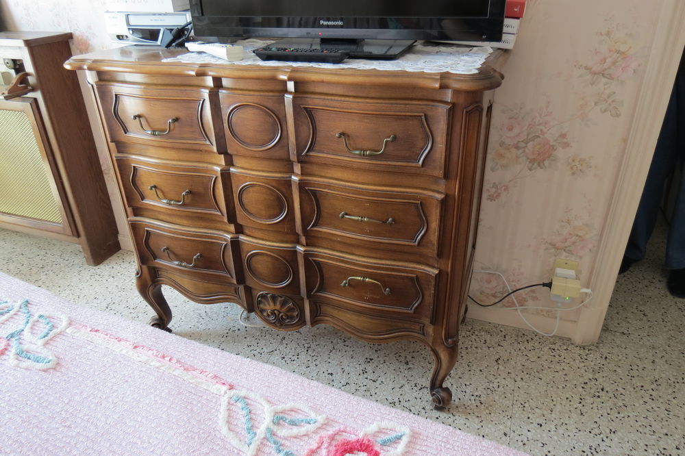LIT ET COMMODE ASSORTI EN NOYER MASSIF Meubles