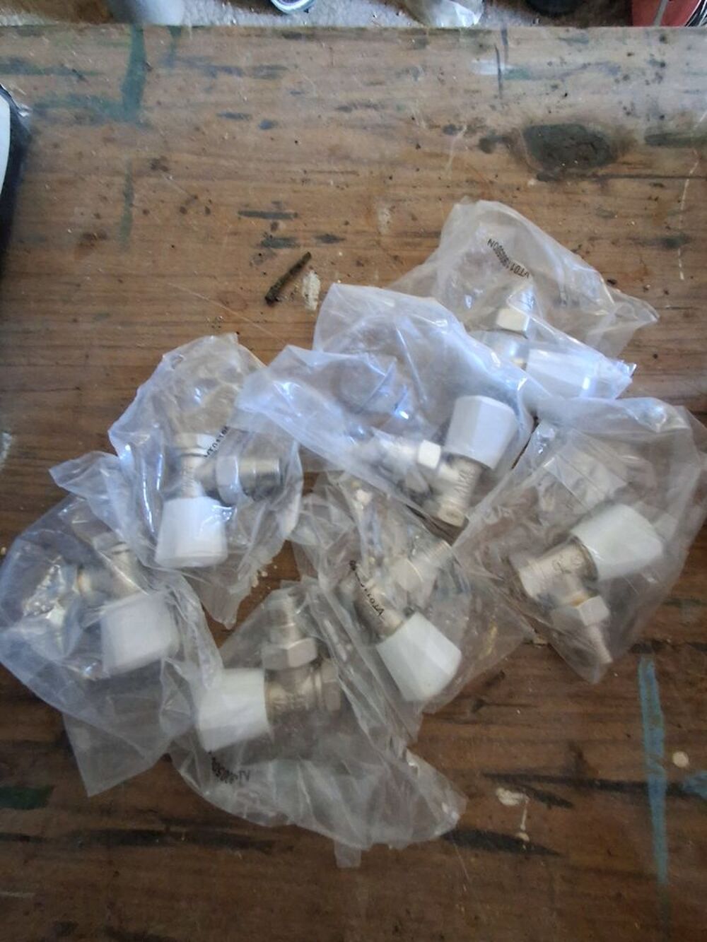 Radiateurs fonte tout &eacute;quip&eacute;s Bricolage