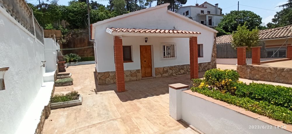   villa 4 faces, piscine prive,500 m2 de terrain, parking Espagne, lloret de Mar