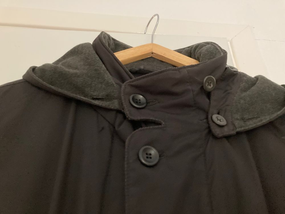 Pardessus, manteau, parka, prot&egrave;ge du vent et de la pluie. Vêtements