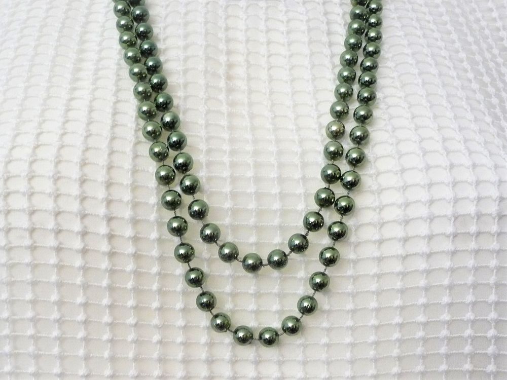 Collier/ Sautoir en Perles en Plastique Rondes Vert Brillant Bijoux et montres