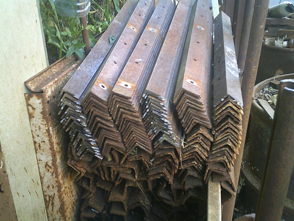 Piquets fer corni&egrave;re 35x35 L: 64cm . lot de 160 Bricolage