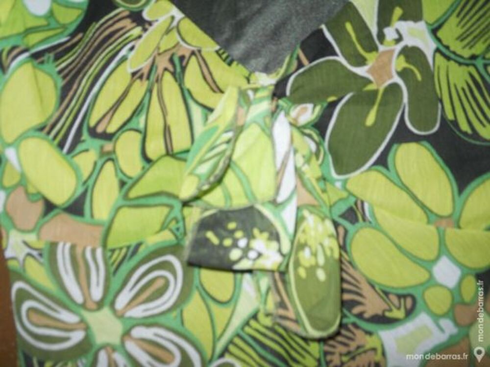 T-shirt avec un petit noeud, taille 38, neuf Vêtements