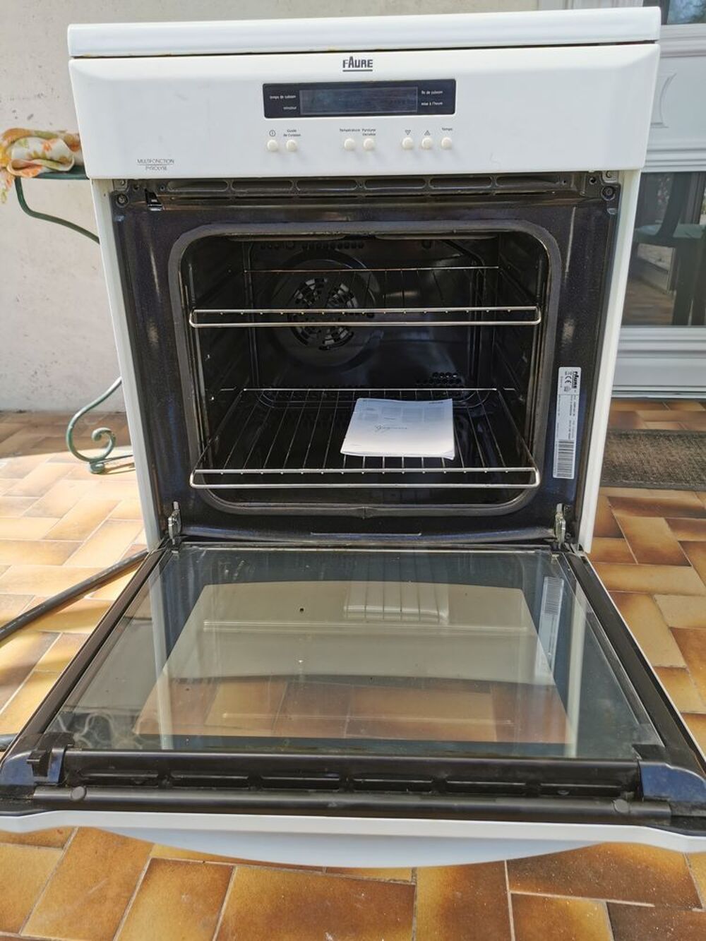 Vend gazini&egrave;re &eacute;lectrique avec plaque de cuisson induction 
Electroménager